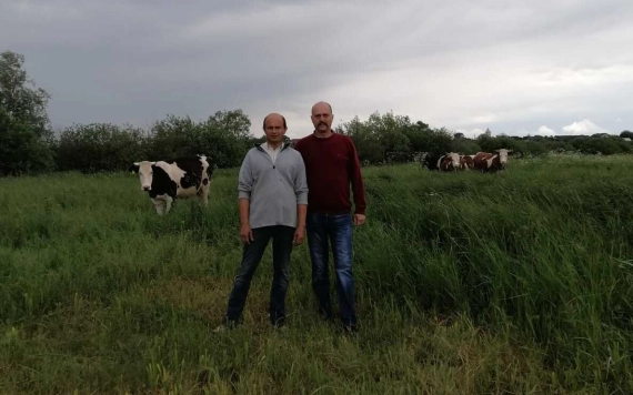 A gazda, aki ösvényt tapos társainak