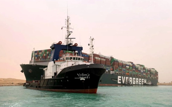 Tizenegy romániai élőállat-szállító hajó vesztegel a Szuezi csatornán