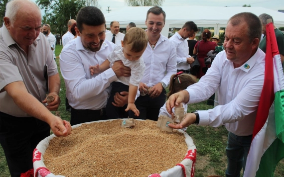Egy kenyéren vagyunk…