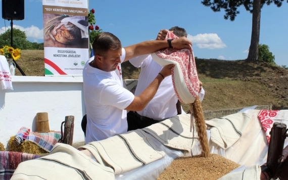 Partiumi búzaösszeöntő ünnepség